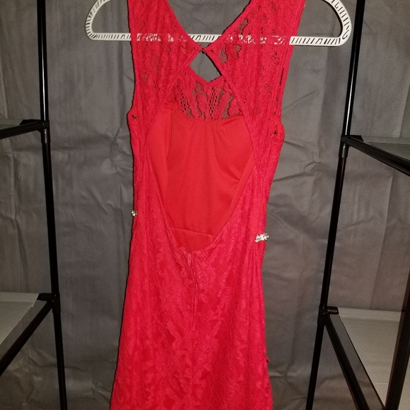 Red lace dress - Picture 2 of 3